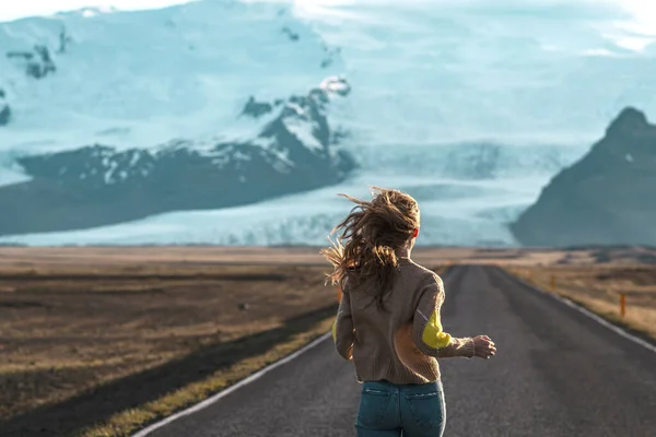 Road Iceland Glacier Blond Woman Running Amazing View - Stok İmaj