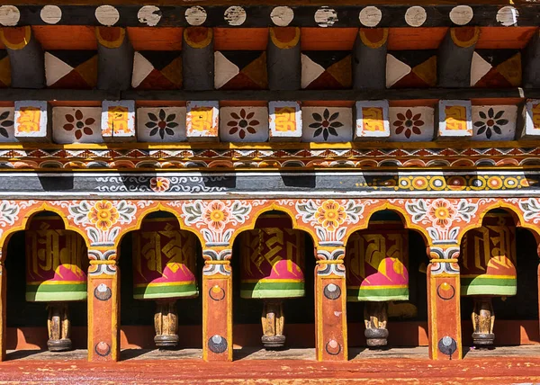 Traditionella Buddhistiska Bönehjul Ett Tempel Paro Den Största Staden Bhutan — Stockfoto