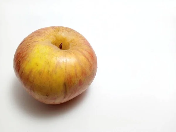 Beyaz Arka Planda Taze Kırmızı Elma — Stok fotoğraf