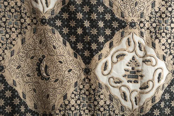 インドネシアの生地のテクスチャとパターンのバティックの鮮やかな品揃え 布全体に適用される耐ワックス染色の技術 — ストック写真