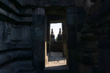 Prambanan tapınağı harabeleri ya da Endonezya 'daki Candi Prambanan. UNESCO Miras ve Turizm Gidilecek Yer