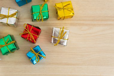 Arka plan şablonu ahşap arka plan ve noel süslemeleri. Yeni yıl ve xmas