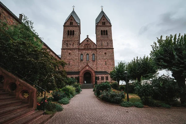 アイビンゲン修道院 ドイツ語 Abtei Hildegard ドイツ ヘッセのルデハイム近郊のアイビンゲンにあるベネディクト会修道女のコミュニティ — ストック写真