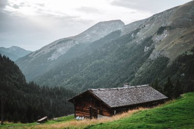 Wooden hut in the alps with mountains in the background Panorama