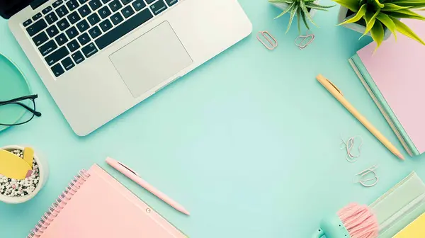 Modern Minimalist Ofis Çalışma Alanı Kavramı