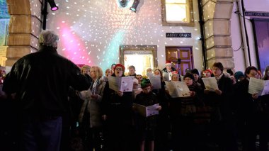 Bristol Katedrali Korosu 7 Kasım 2014 'te İngiltere' nin Bristol şehrinde Cabot Circus alışveriş merkezinde sahne aldı. Koro ziyaretçiler için geleneksel Noel şarkıları seslendirdi..