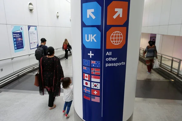 Ein Schild Der Passkontrolle Bei Der Einreise Flughafen Heathrow September — Stockfoto