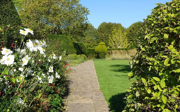 Peaceful English Landscape Garden — Stock Photo, Image