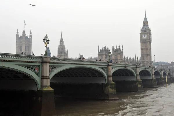 Big Houses Parliament Westminster Palace Westminster Bridge Seen Foggy Day — Stock Photo, Image