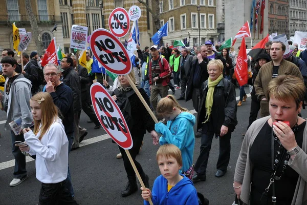 Londres Março Grupo Manifestantes Marcham Pelas Ruas Capital Britânica Durante — Fotografia de Stock