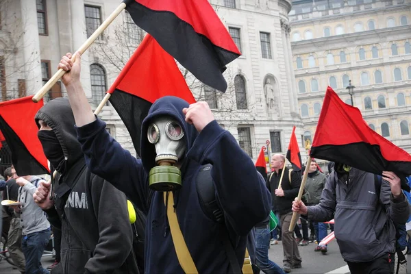 Londra Marzo Gruppo Manifestanti Anarchici Fuga Marciano Strade Della Capitale — Foto Stock