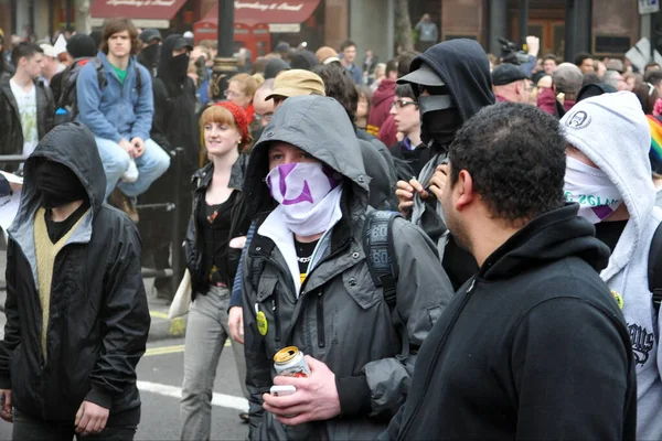 London Marts Løsrivelsesgruppe Anarkistiske Demonstranter Marcherer Gennem Gaderne Den Britiske - Stock-foto