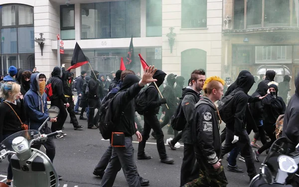 Groupe Dissident Manifestants Déclenché Une Bombe Fumigène Dans Une Rue — Photo
