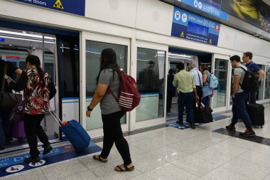 Havaalanındaki yolcular 