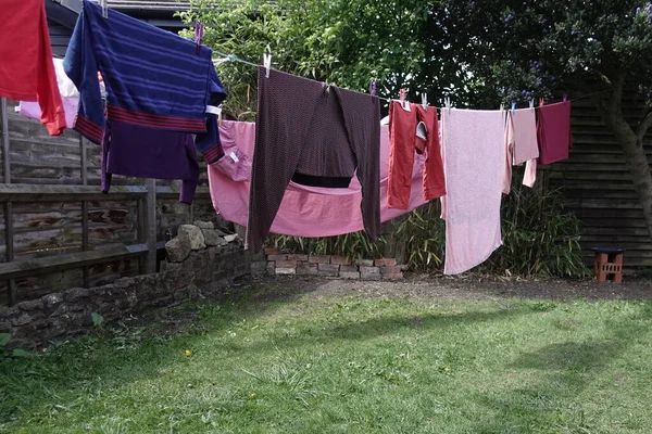 Çamaşırlar Çamaşır Ipinde Kuruyor — Stok fotoğraf
