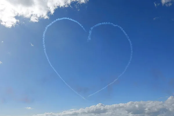 Stock image heart-shaped cloud and sky background