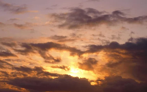 Красивое Закатное Небо Облаками — стоковое фото