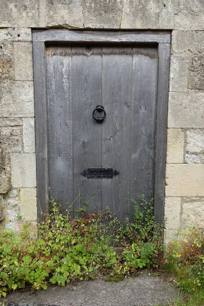Staré Dřevěné Dveře Kamenného Domu — Stock fotografie