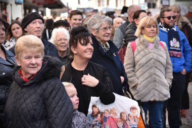 Protestocular, Donald Trump ve 4 Şubat 2017 'de Bristol, İngiltere' ye yapacağı devlet ziyaretine karşı düzenlenen mitinglerde pankartları kaldırdılar. ABD Başkanı Birleşik Krallık 'ı ziyaret etmek için davet edildi..