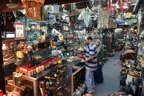 Ludzie Spacerują Ulicą Targową Chinatown Czerwca 2015 Roku Kuala Lumpur — Zdjęcie stockowe
