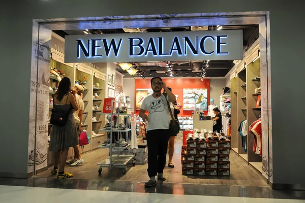 New Balance Store Seen City Centre Shopping Mall August 2011 — стоковое фото