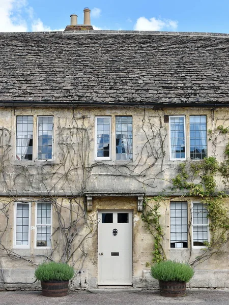 Außenansicht Eines Traditionellen Steinhauses Auf Der Straße Einer Englischen Stadt — Stockfoto