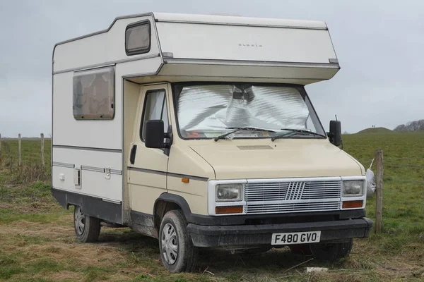 Uma Van Campista Fica Estacionada Campo Março 2023 Larkhill Reino — Fotografia de Stock