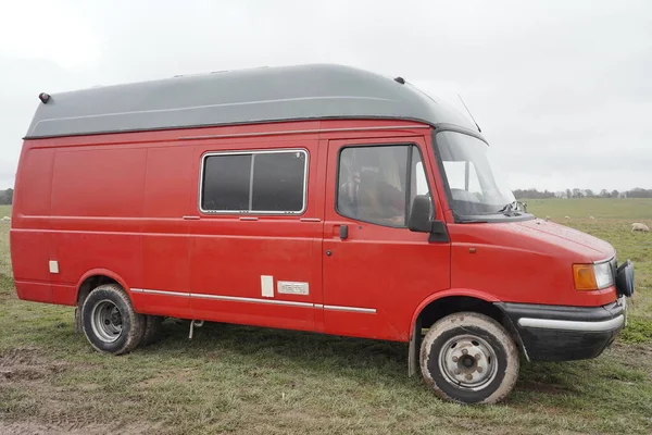 Uma Van Campista Fica Estacionada Campo Março 2023 Larkhill Reino — Fotografia de Stock