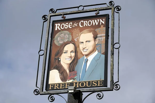 Pub Sign Depicting Prince William Princess Katherine Seen Pub March — Stock Photo, Image