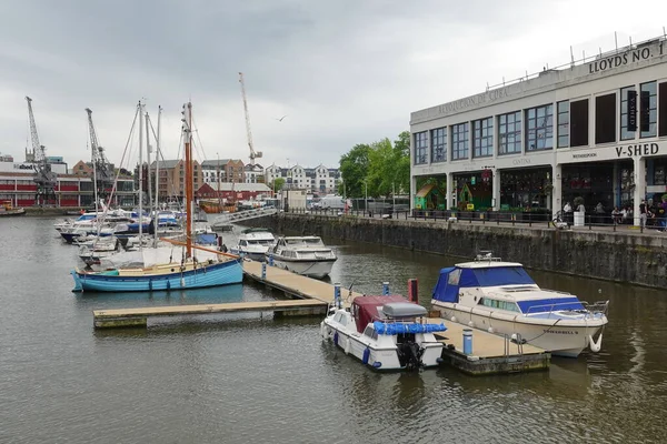 2023年5月14日 イギリスのブリストル市の港で船がドッキングされている 西国の都市は工業化の間の貿易港であり そのドックはより最近は穏やかになっている — ストック写真