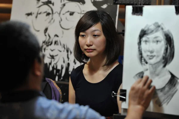 Krásná Mladá Žena Svůj Portrét Nakreslený Umělcem Bangkoku Art Cultural — Stock fotografie