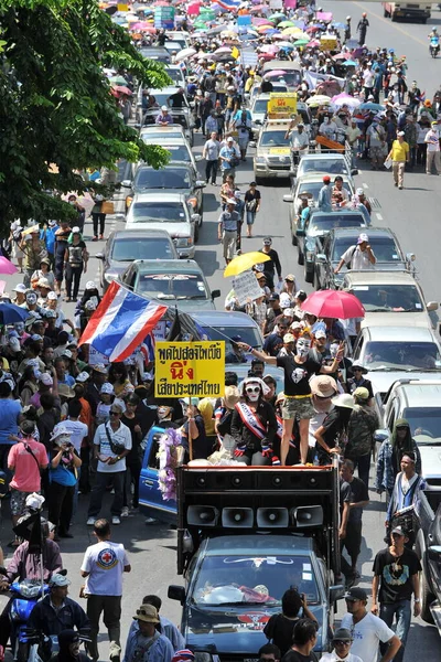 Протестующие Масках Торговом Районе Центре Города Июня 2013 Года Бангкоке — стоковое фото