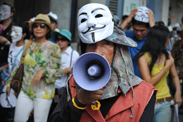 Протестующие Масках Торговом Районе Центре Города Июня 2013 Года Бангкоке — стоковое фото