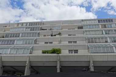 Şehirdeki modern apartman