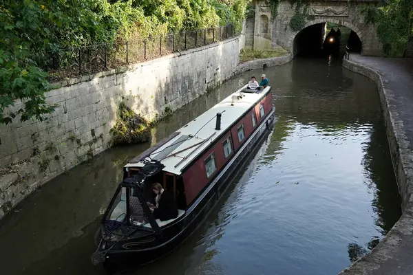 Boaters Narrow Boat Navigate Kennet Avon Canal September 2020 Bath — Stock Photo, Image