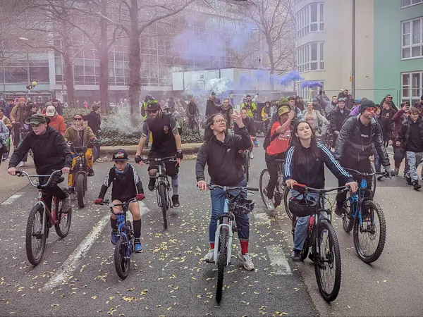 Tusentals Ansluter Sig Till Bristol Drum Bass Bike Rave Den — Stockfoto