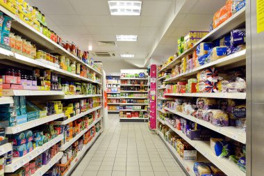 Market rafları, gıda pazarı içleri. 