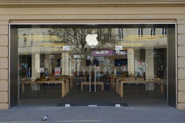 3 Mayıs 2016 'da İngiltere' nin Bath kentinde bir şehir merkezi alışveriş caddesinde bir Apple mağazası görüldü.. 