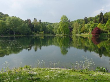 bir İngiliz peyzaj Bahçe göl manzarası