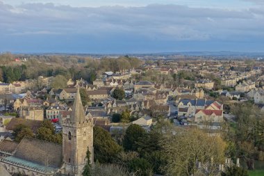 Güzel bir şehir manzarası yüksek bir yerden görüldü - yani Avon, Wiltshire İngiltere 'deki Bradford kasabası.