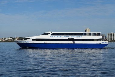 3 Haziran 2018 'de Perth, Avustralya' da Kuğu Nehri 'nde yolcu taşıyan bir yolcu gemisi..