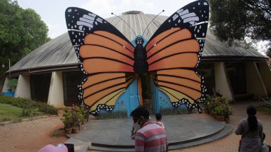 Bannerghatta Ulusal Parkı Bangalore hayvanat bahçesindeki kelebek parkına giriş. Karnataka Hindistan 'daki Orman Vahşi Yaşam Sığınakları