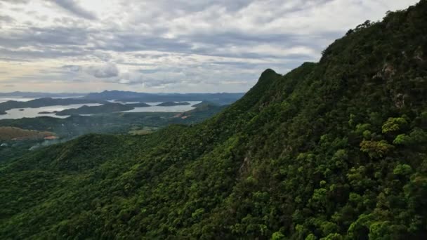 Drönarbilder Filippinerna Kan Vackra Gröna Och Gula Berg Eller Kullar — Stockvideo