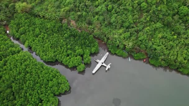 Κηφήνας Πλάνα Από Ένα Αεροπλάνο Ναυάγιο Μισό Βυθισμένο Στις Φιλιππίνες — Αρχείο Βίντεο