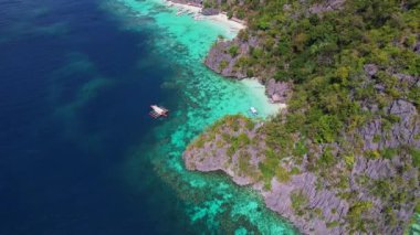 Filipinler 'deki Recife' in insansız hava aracı görüntüleri. Tarifi ve yüksek kayalıklı güzel sahil şeridi. Film hareketi daha çok yankı yapar.