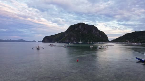 Drohnenaufnahmen Eines Hafens Auf Den Philippinen Bei Nido Boote Und — Stockvideo