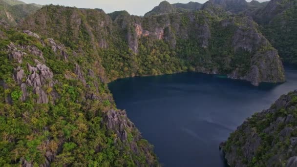 Filmagem Drones Lago Baracuda Nas Filipinas Zoom Para Fora Rotação — Vídeo de Stock