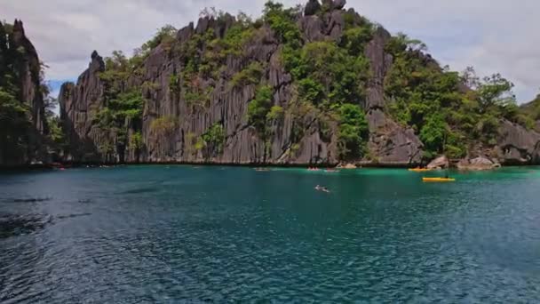 Filmagem Drones Twin Lagoon Nas Filipinas Voamos Baixa Altitude Subimos — Vídeo de Stock