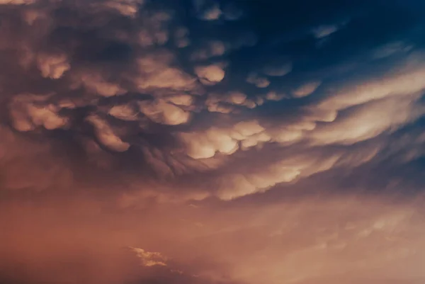 Bulutlardaki Güneş Işığı Güzel Doğaya Neden Olur — Stok fotoğraf