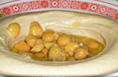 Humus, nohut, tahin, limon ve baharattan yapılan lezzetli bir sos..